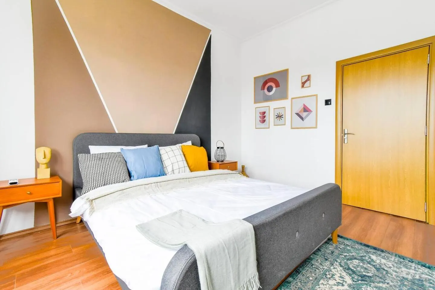 Super Fresh! 3Bdr Apartment In Sofia Center'S Artistic Area