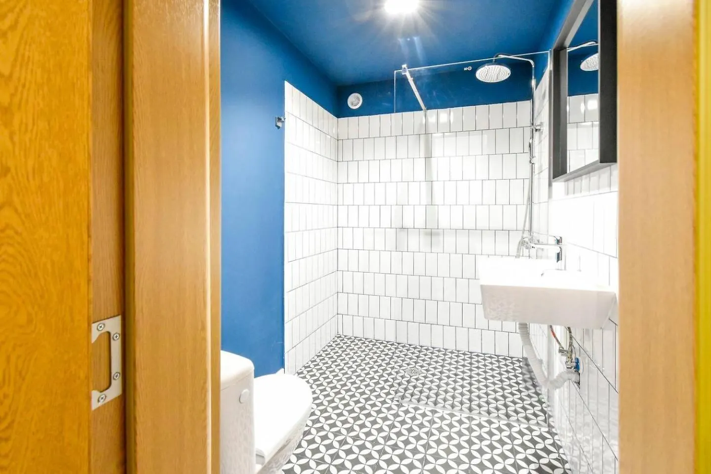 Super Fresh! 3Bdr Apartment In Sofia Center'S Artistic Area Bulgaria
